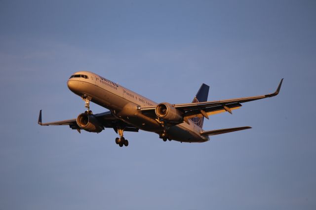 Boeing 757-200 (N17105)