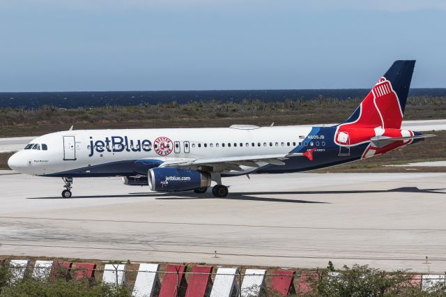 Airbus A320 (N605JB)