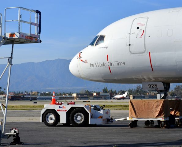 Boeing 757-200 (N928FD) - This Fedex 757 is just sitting waiting for its next flight which will be later on in the evening