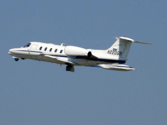 Learjet 35 (N220GS)