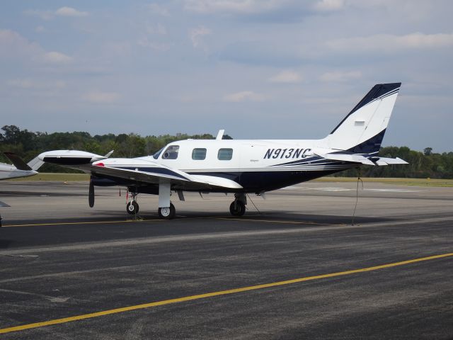 Piper Navajo (N913NC)