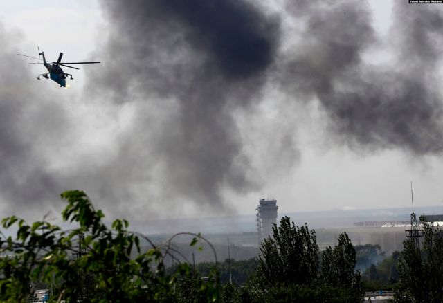 MIL Mi-25 — - An MI-24 attacks russian attackers during the defense of Donetsk airport by the Armed Forces of Ukraine in 2014.