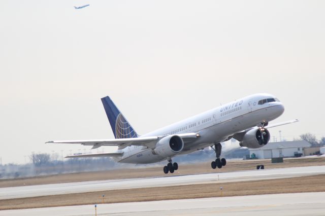 Boeing 757-200 (N565UA)