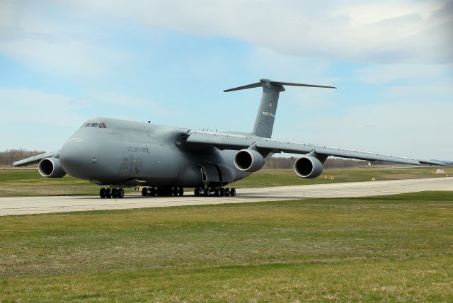 Lockheed C-5 Galaxy (87-0035) - 'Reach 221' from the 436th Airlift Wing, the 'Eagle Wing', based at Dover Air Force Base, Delaware.