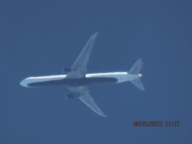 BOEING 767-400 (N842MH)
