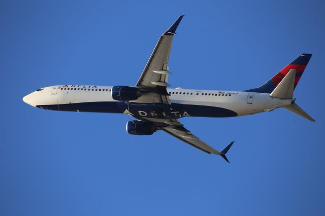 Boeing 737-900 (N834DN)