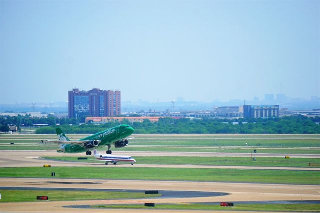 Airbus A320 (N595JB) - "Lucky Blue" A tribute to the Boston Celtics