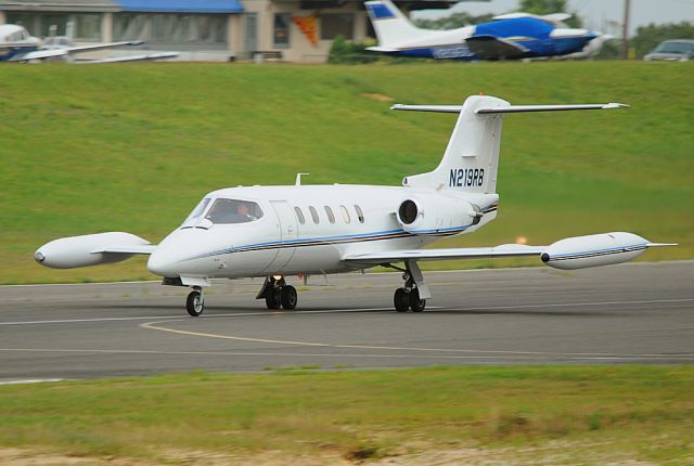 Learjet 40 (N219RB)