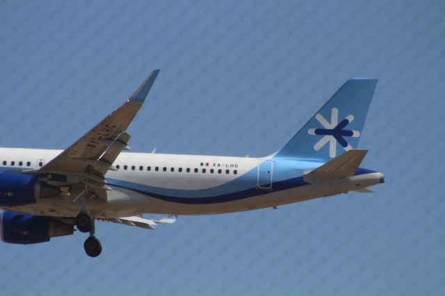 Airbus A320 (XA-LHG) - FINAL APPROACH 27