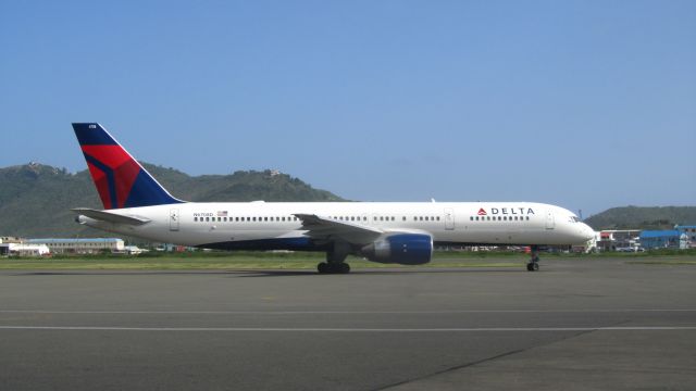 Boeing 757-200 (N6708D)