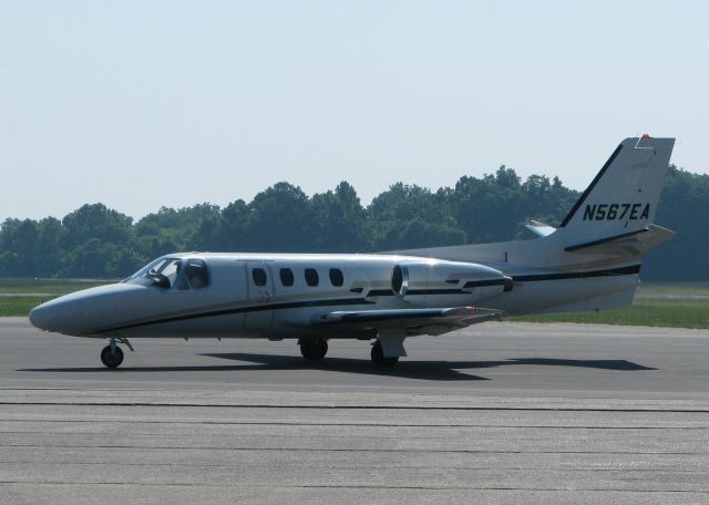 Cessna 500 Citation 1 (N567EA) - Parking at the Shreveport Downtown airport.