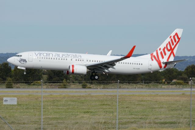 Boeing 737-800 (VH-VUM) - About to put down on runway 05. Thursday, 8th May 2014.