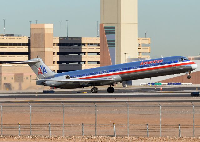 McDonnell Douglas MD-83 (N556AA)