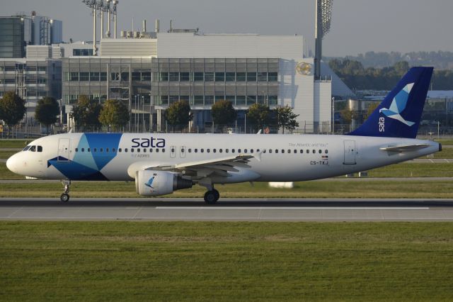 Airbus A320 (CS-TKJ)