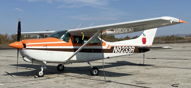 Cessna Skylane (N9233R)