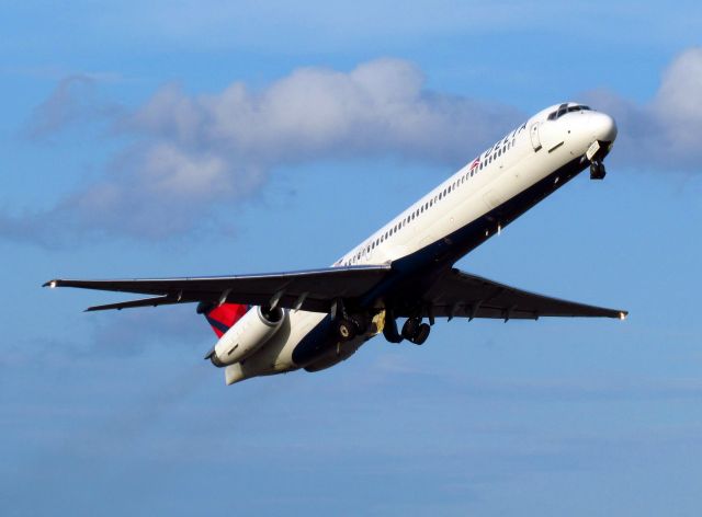 McDonnell Douglas MD-88 (N987DL)