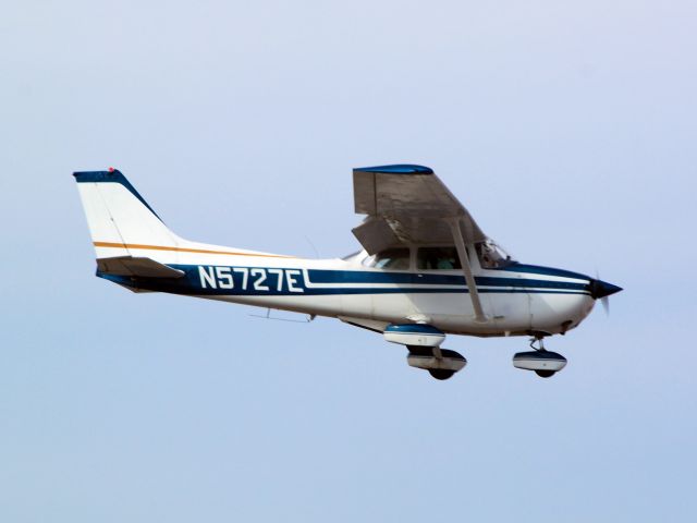 Cessna Skyhawk (N5727E)