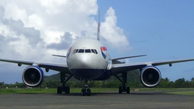 Boeing 777-200 (G-YMMB)