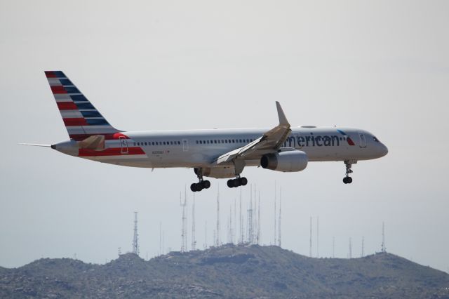 Boeing 757-200 (N200UU)