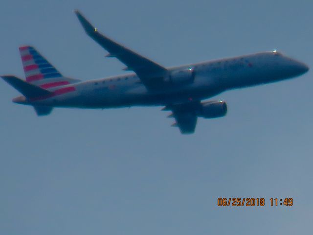 Embraer 175 (N243NN)