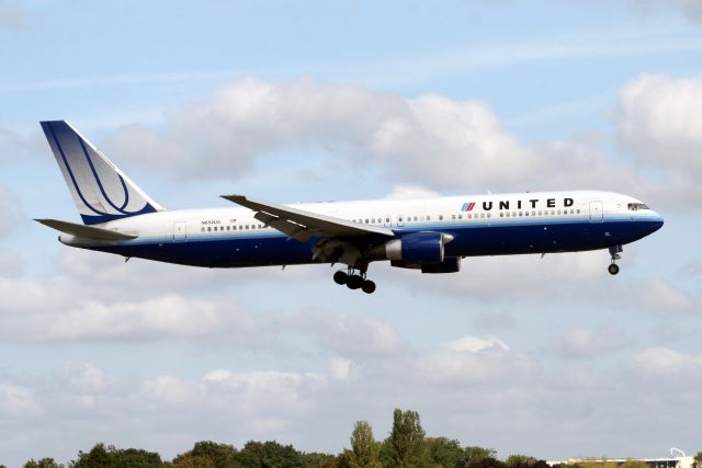 BOEING 767-300 (N652UA) - Arriving on 12-Sep-09 operating flight UAL938 from KORD.