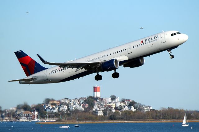 Airbus A321 (N305DN) - DL 2832 departing to Atlanta