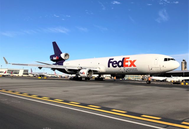 Boeing MD-11 (N621FE)