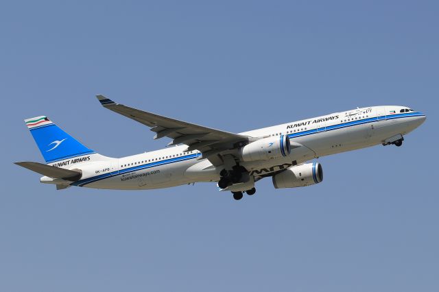Airbus A330-200 (9K-APB)