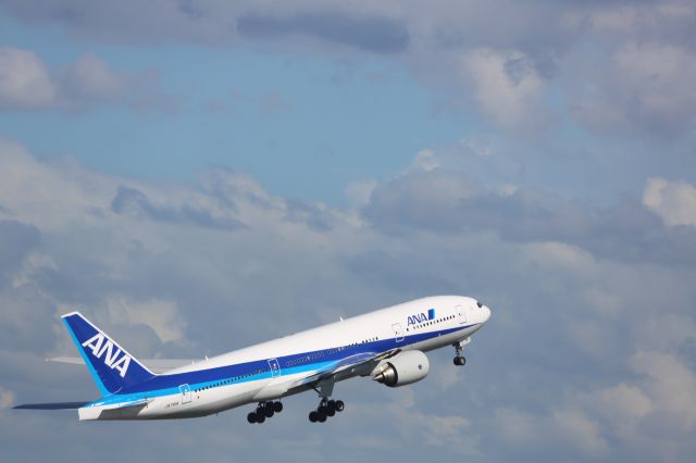 Boeing 777-200 (JA741A)