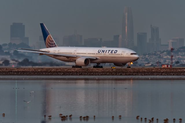 Boeing 777-200 (N769UA) - 19th Nov., 2017; a rel=nofollow href=http://www.planexplorer.net/Xploregallery/displayimage.php?pid=1244http://www.planexplorer.net/Xploregallery/displayimage.php?pid=1244/a