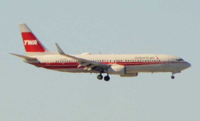 Boeing 737-800 (N915NN) - In TWA Retro-Logo