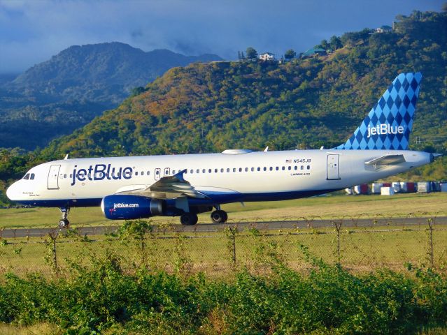 Airbus A320 (N645JB)