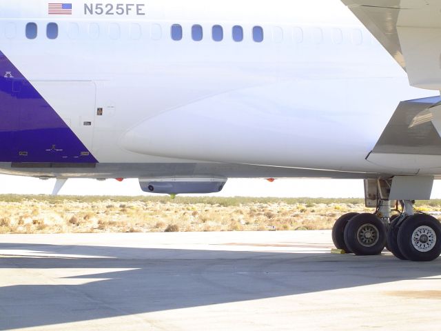 Boeing MD-11 (N525FE) - Counter-Man Portable Air Defense Systems (C-MANPADS) Northrop Grumman POD, FEDEX AIRCRAFT. TEST BED..