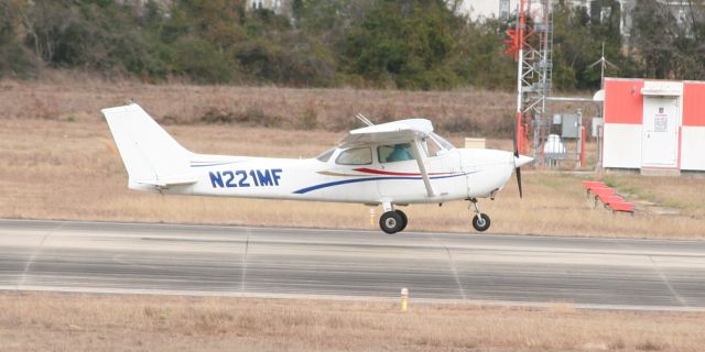 Cessna Skyhawk (N221MF) - Landing