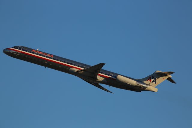 McDonnell Douglas MD-83 (N593AA)