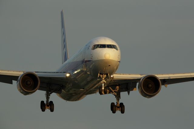 BOEING 767-300 —