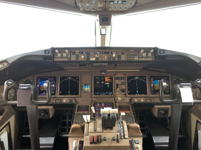 Boeing 777-200 (N863DA)