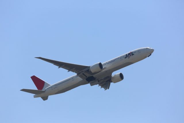 BOEING 777-300 (JA742J)