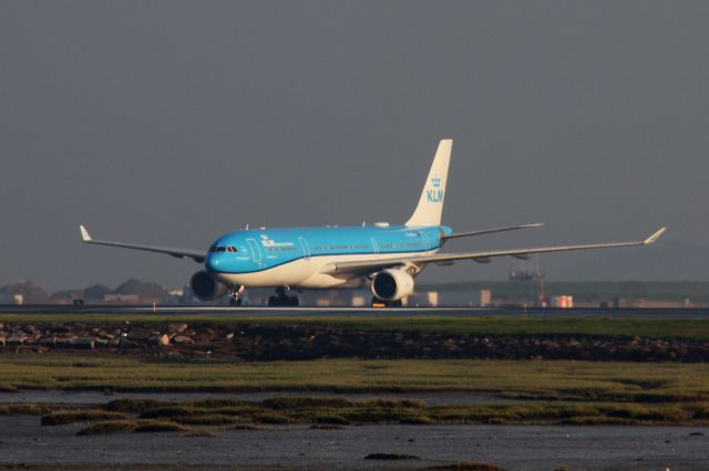 Airbus A330-300 (PH-AKB)