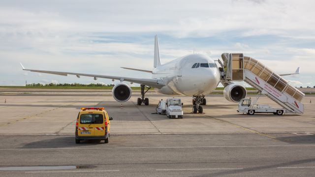 Airbus A330-200 (9H-CFS)