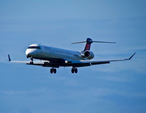 Canadair Regional Jet CRJ-900 (N692CA)