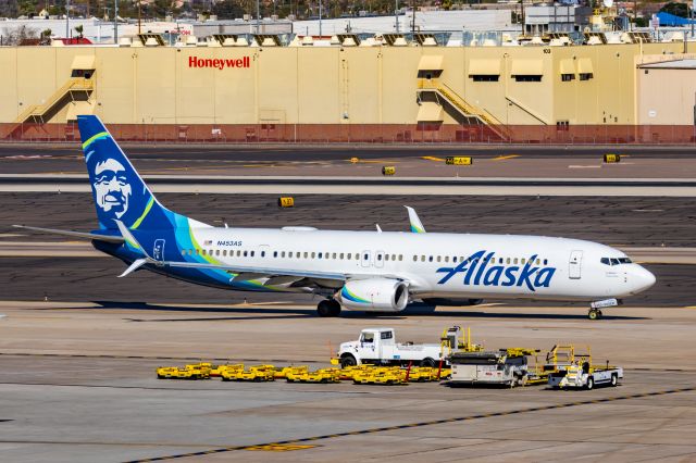 Boeing 737-900 (N453AS) - An Alaska Airlines 737-900 taxiing at PHX on 2/10/23 during the Super Bowl rush. Taken with a Canon R7 and Canon EF 100-400 II L lens.