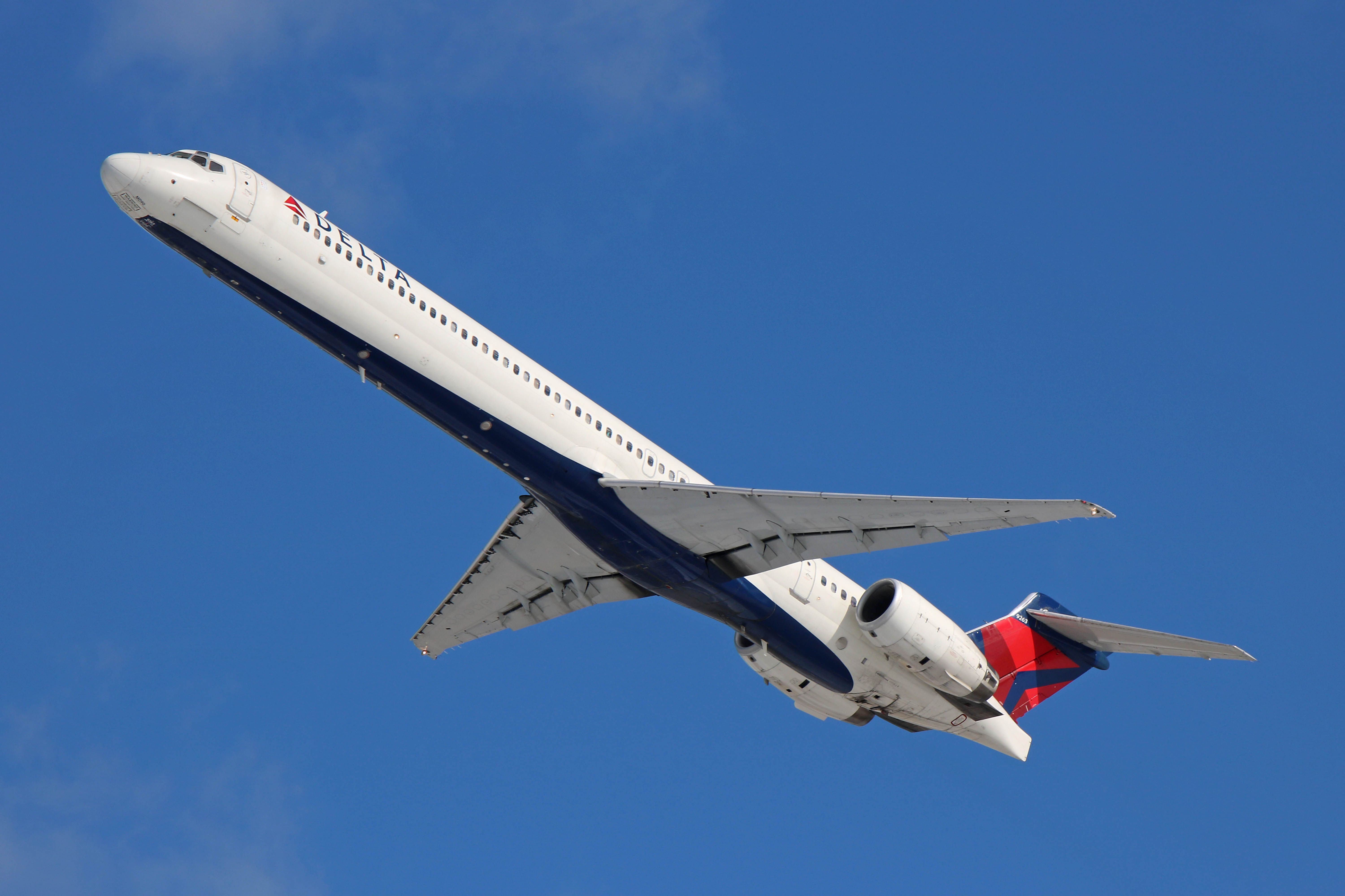 McDonnell Douglas MD-90 (N963DN) - Morning departures from RWY 24L on 1 Apr 2019.