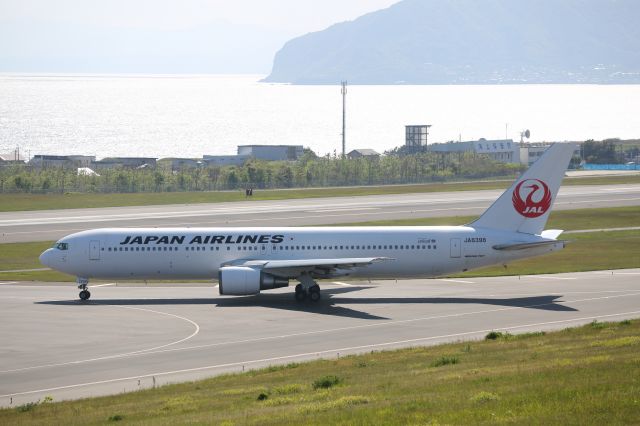 BOEING 767-300 (JA8398) - 17 may 2015: HKD-HND.