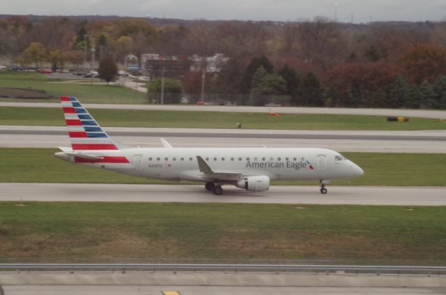 Embraer 175 (N418YX)