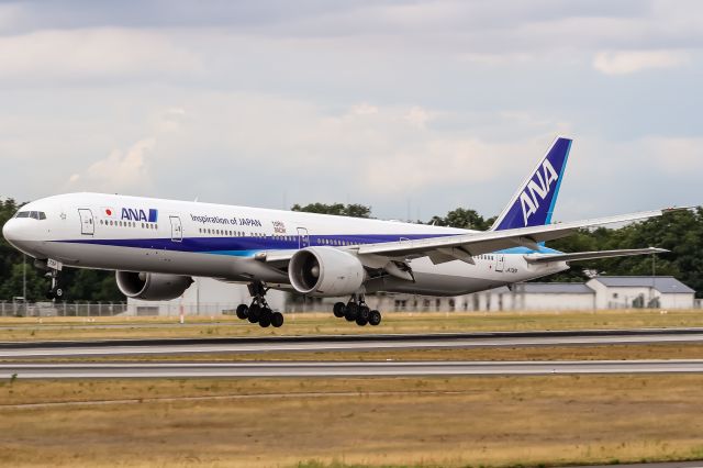 Boeing 777-200 (JA732A) - JA732A All Nippon Airways Boeing 777-381(ER) coming in from Tokyo-Haneda (HND) @ Frankfurt - Rhein-Main International (FRA) / 15.07.2017