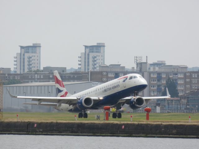 Embraer ERJ-190 (G-LCYJ)