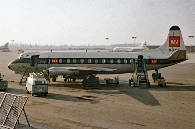VICKERS Viscount (G-AOHH) - 1968 at Düsseldorf (EDDL)