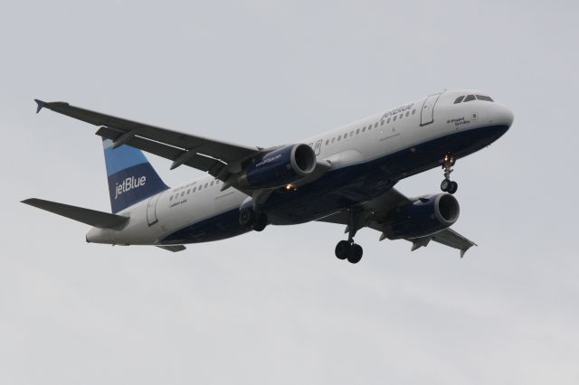 Airbus A320 (N636JB) - JetBlue Flight 341 "All Wrapped Up in Blue" (N636JB) on approach to Sarasota-Bradenton International Airport following a flight from John F Kennedy International Airport