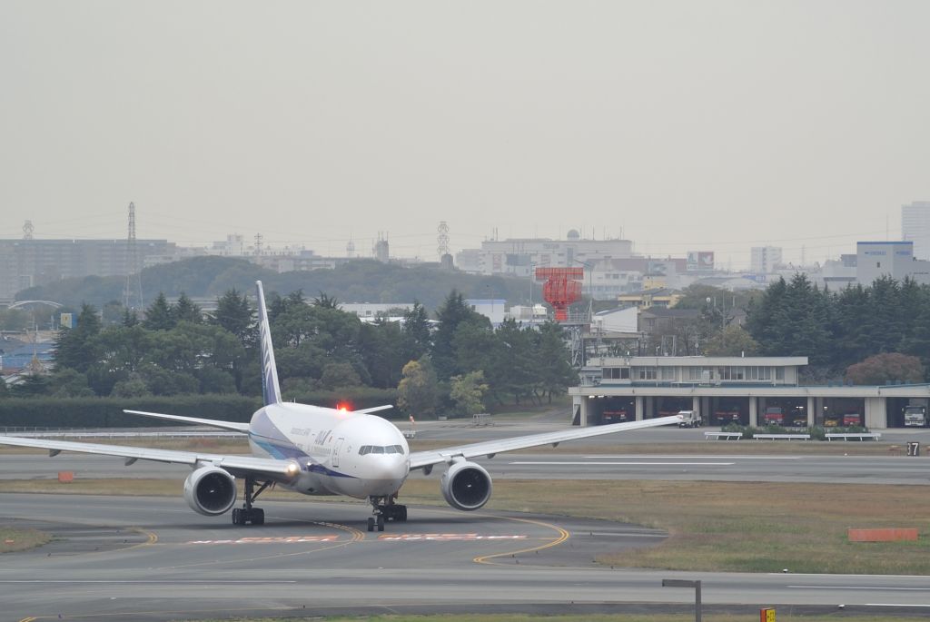 Boeing 777-200 (JA706A)